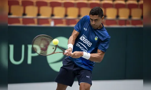 Brasil leva virada da Holanda e se complica na fase de grupos da Copa