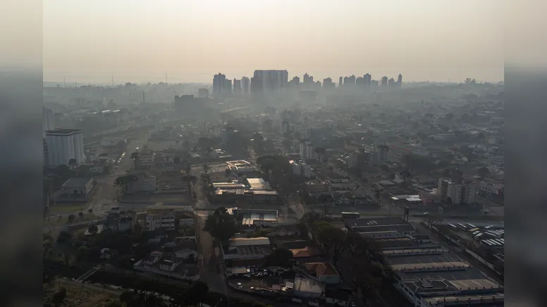 Fumaça das queimadas em Curitiba
