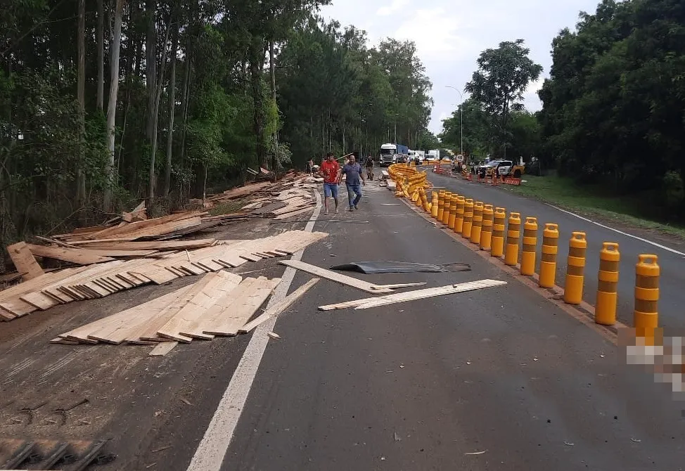 Acidente ocorreu na tarde desta terça-feira (22)