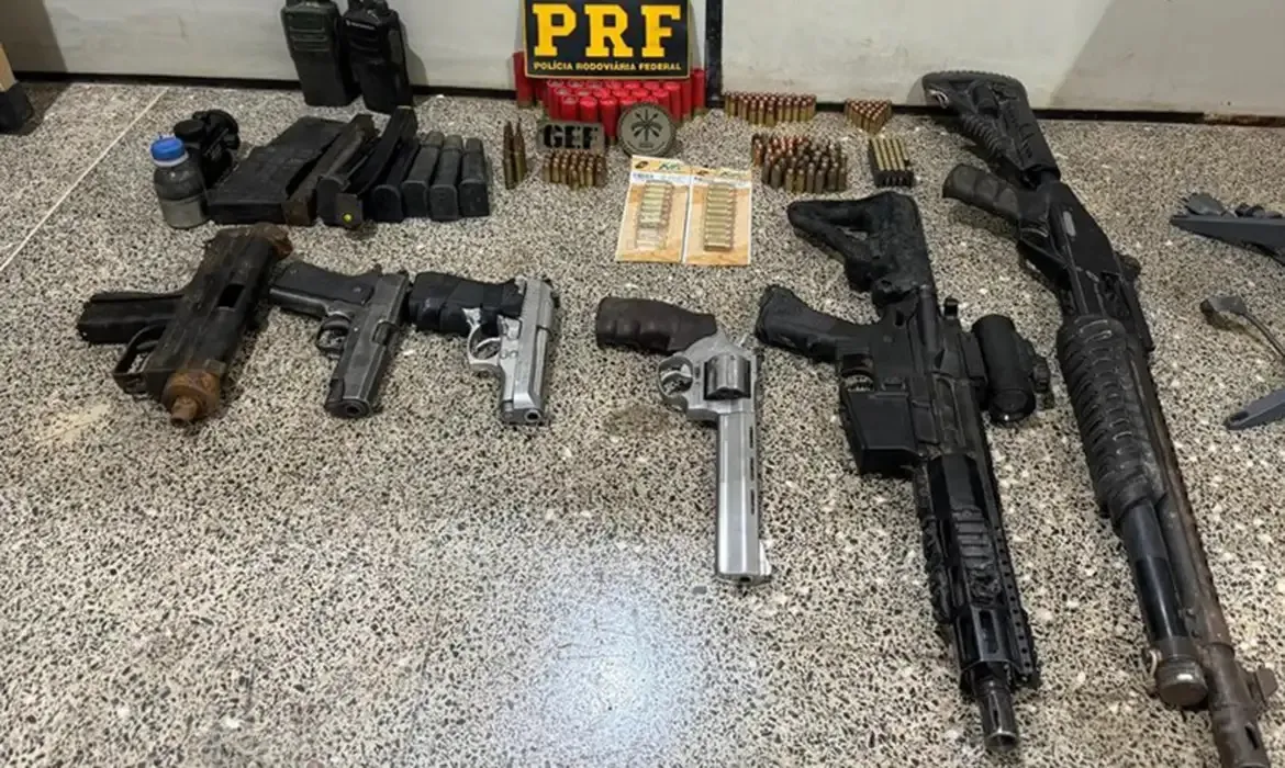 Armas foram apreendidas após confronto