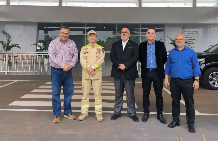 Autoridades visitaram o Hospital da Acea