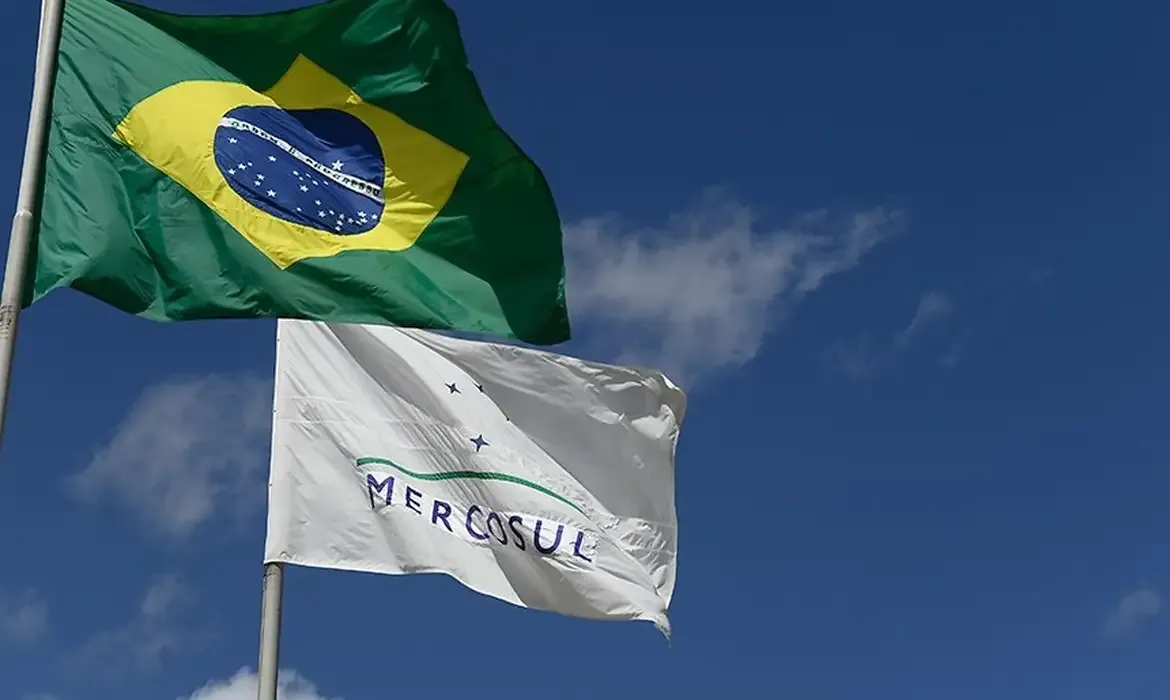 Brasil busca apoio