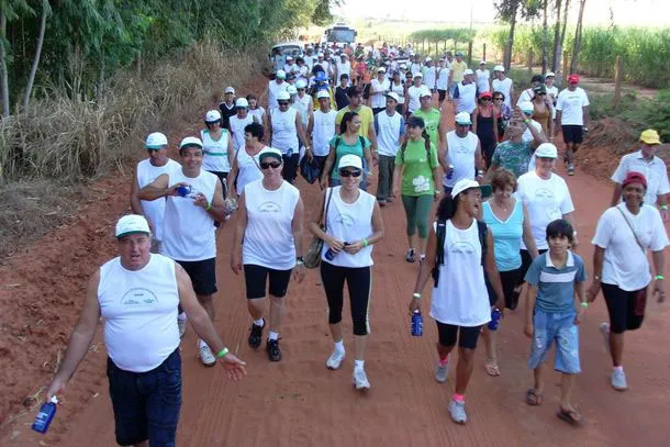 Caminhadas religiosas fazem parte do calendário