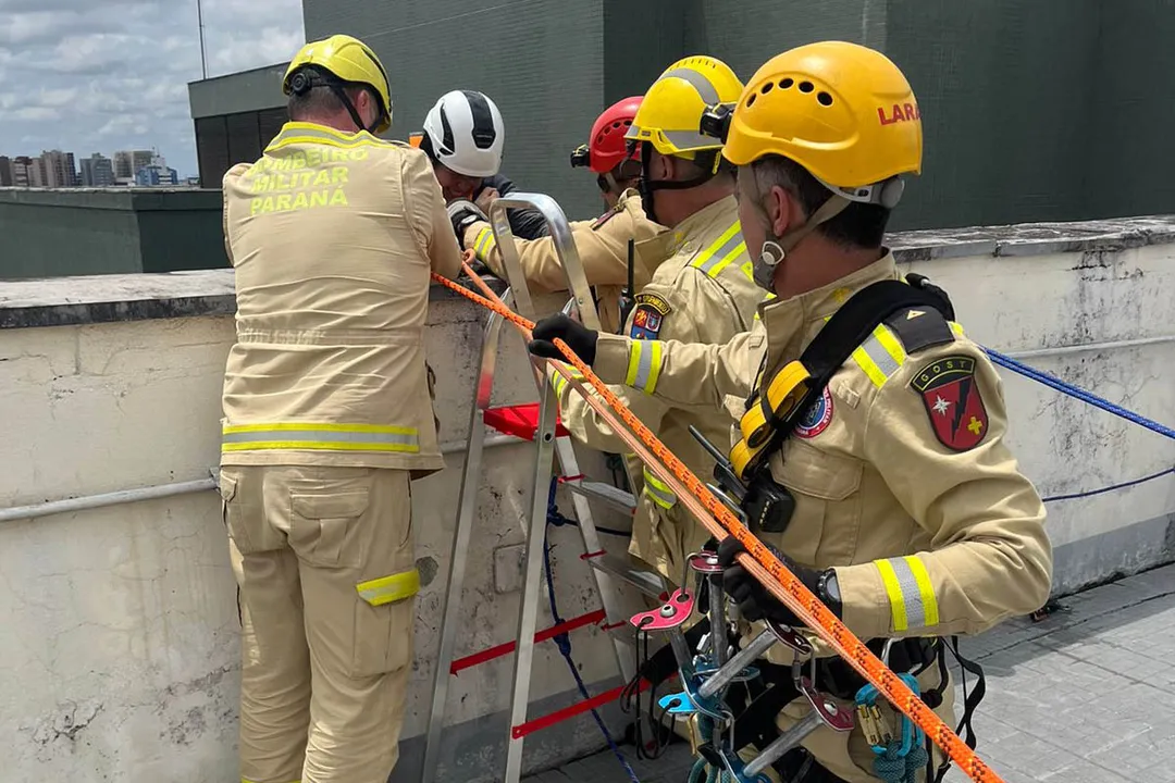 Com o trabalho rápido das equipes de salvamento, a trabalhadora foi resgatada com segurança