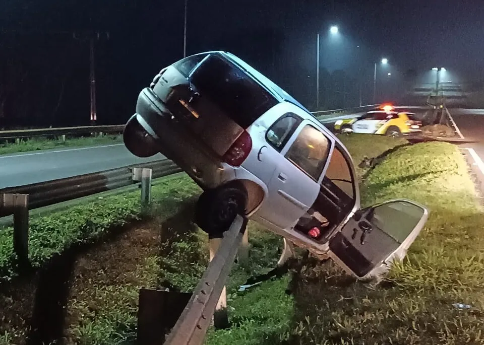 Corsa capotou entre Apucarana e Arapongas