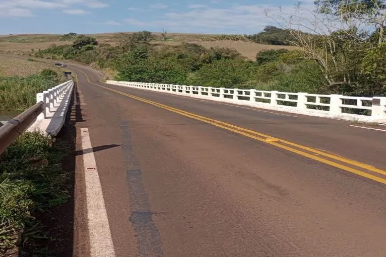 Devido ao espaço reduzido da pista,  não é possível operação pare-e-siga, diz o DER-PR