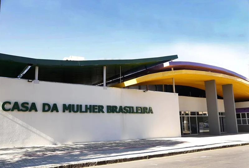 Envolvidos foram levados para a Delegacia da Mulher