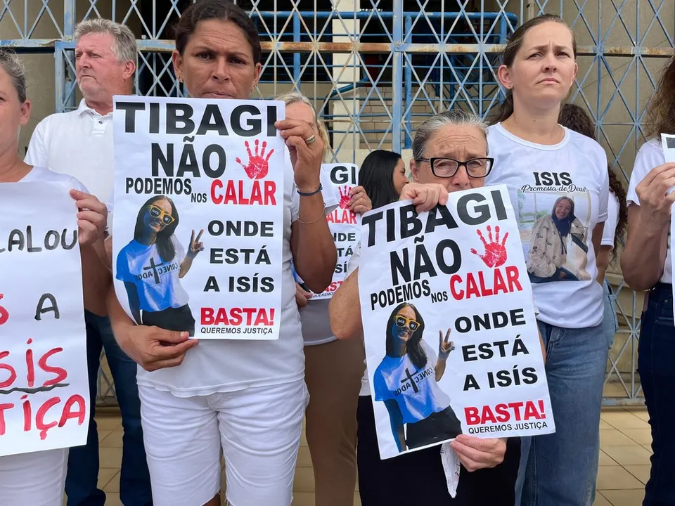 Família da jovem fez um protesto silencioso pedindo por justiça