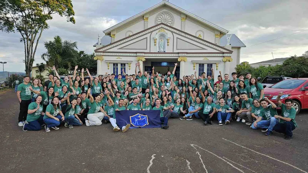 Jovens vivenciam fim de semana de fé e espiritualidade em Ivaiporã