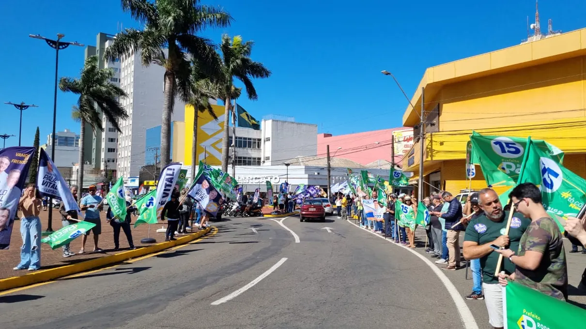 Militantes partidários lotam centro na véspera da eleição; veja