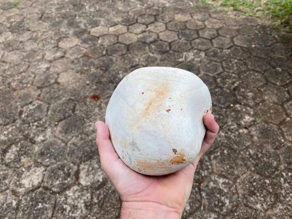 Mulher atingiu uma pedra de tamanho médio na cabeça do marido - imagem ilustrativa