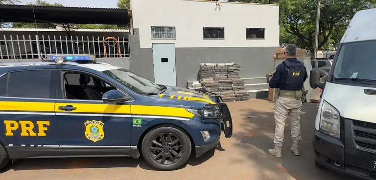 O motorista disse aos policiais que retirou a droga em Medianeira (PR) e faria a entrega em Bom Jesus, Pernambuco