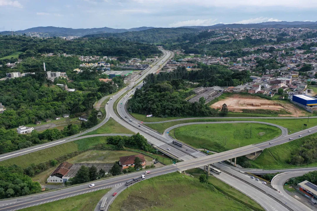 O primeiro trecho da duplicação da Rodovia dos Minérios (PR-092), foi inaugurado na última sexta-feira (25) pelo governador Carlos Massa Ratinho Junior