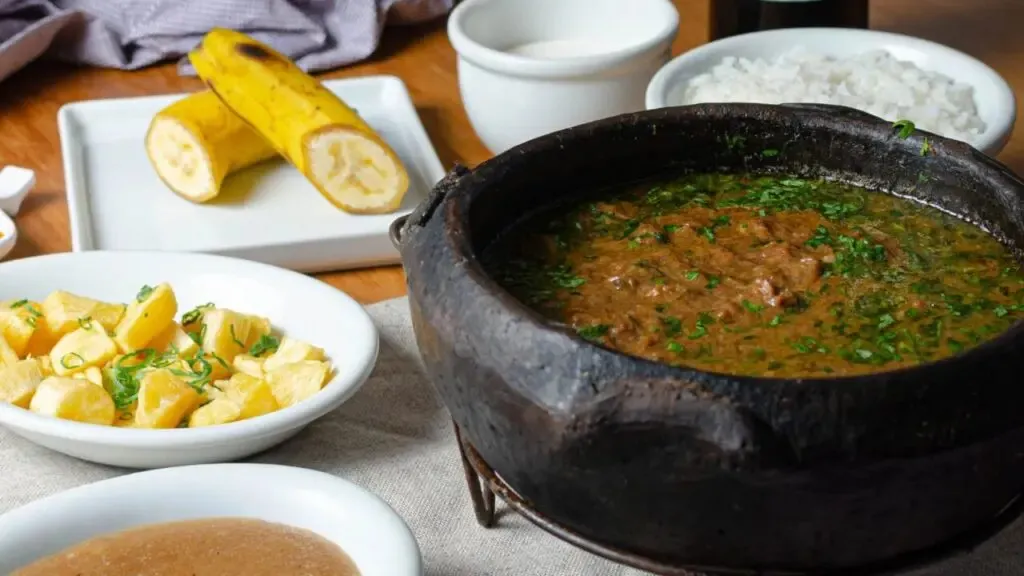 Prato tradicional do Paraná, o barreado, é listado entre as piores comidas do País.