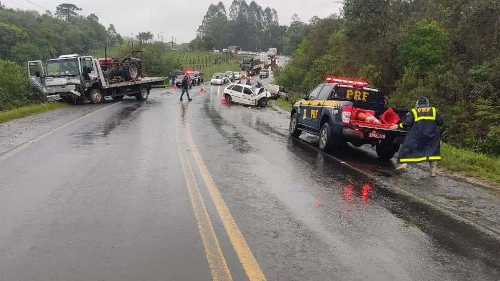 Tripla colisão ocorreu na altura do Km 348