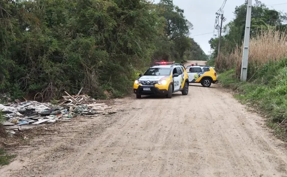 Uma moradora da região avistou o corpo e ligou para o 190