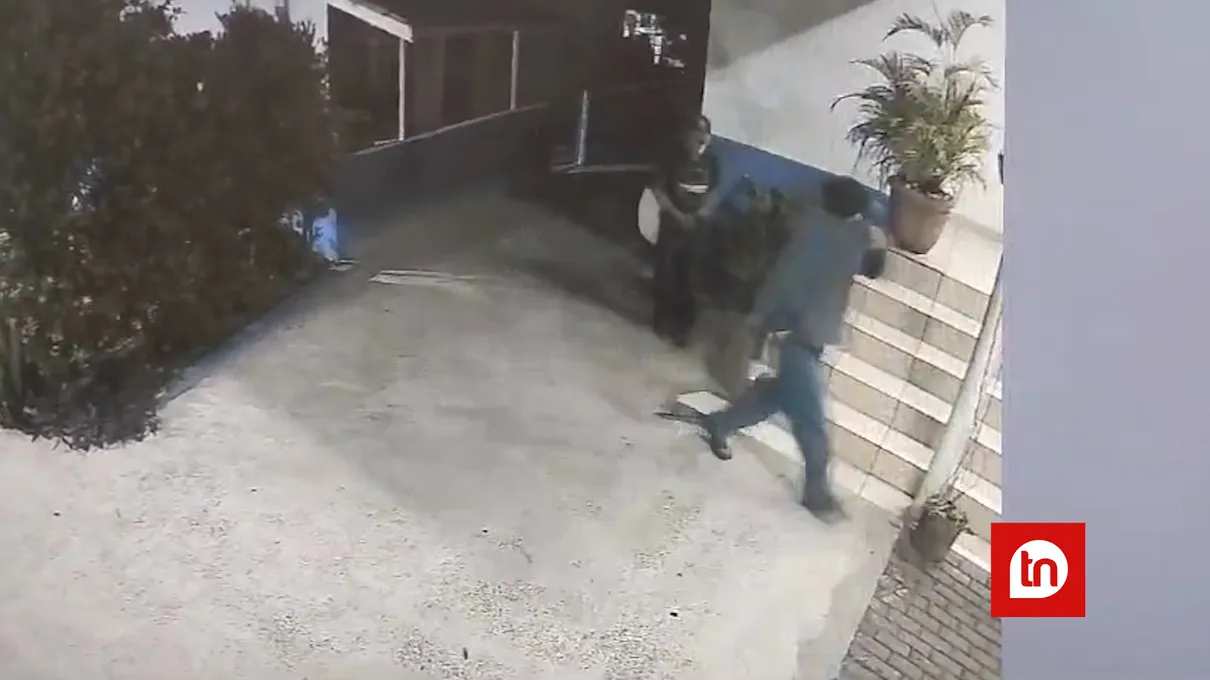 Vídeo mostra dupla invadindo colégio de Apucarana e furtando objetos