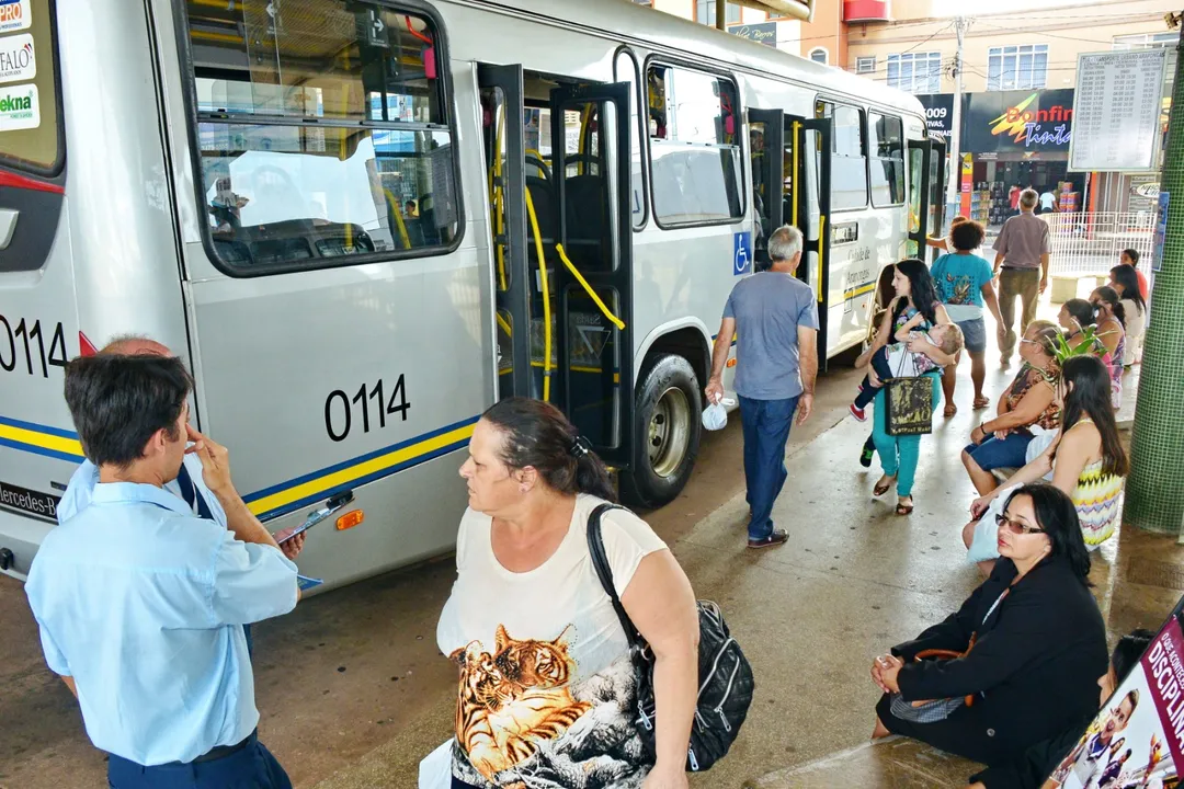 gratuidade do transporte público é um direito social, tendo em vista a obrigatoriedade do voto para boa parte da população.