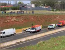 Casal fica ferido após carro bater na traseira de caminhão em Cambira