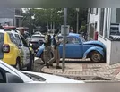Motorista de Fusca bate em parede de prédio comercial em Ivaiporã