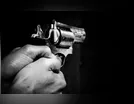 Homem cobra manobra imprudente de motorista e é ameaçado com revólver