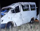 Van de Ivaiporã capota na PR-466 e deixa quatro pessoas feridas