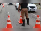 Jovem furta veículo do pai e tenta escapar de abordagem policial