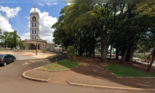 PM prende homem por desobediência na Praça Yves Gueguem em Ivaiporã