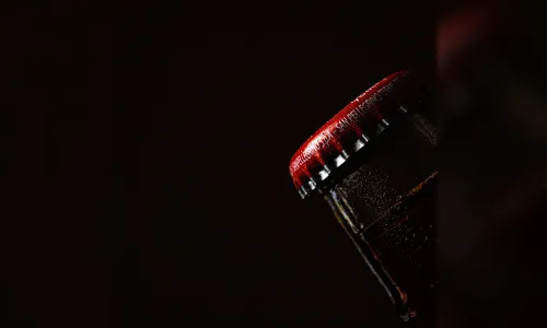 Homem é socorrido com corte no pescoço após ser agredido a garrafadas