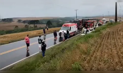 Colisão entre carro e carreta na PR-158 deixa três mortos e um ferido