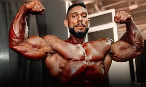 Brasileiro fisiculturista fica em 4° após derreter pintura no palco