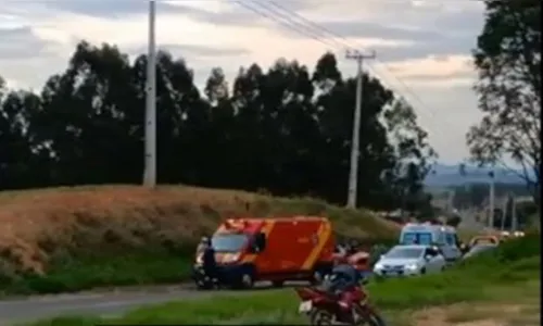 Criança morre atropelada ao descer de ônibus em rodovia no PR