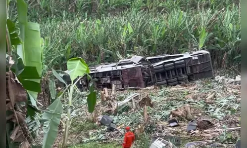 Trio elétrico capota e deixa três mortos e seis feridos