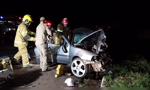 Três morrem em acidente na BR-272 e crianças ficam em estado grave