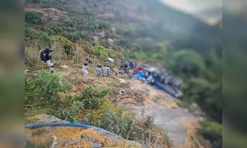 Acidente entre ônibus e caminhão deixa 19 mortos no México