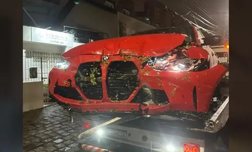Flagrante! Veja momento em que BMW de R$ 700 mil bate em muro