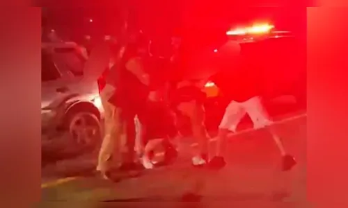 Homem é preso após dirigir bêbado, resistir prisão e morder policial