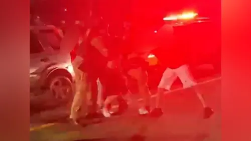 Ao dar voz de abordagem ele não acatou a ordem, desceu do carro e entrou em luta corporal com os policiais.