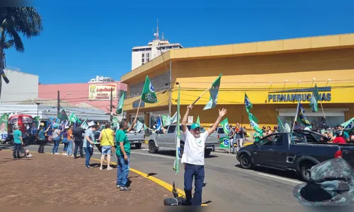 Apoiadores lotam centro de Apucarana uma semana antes de eleições