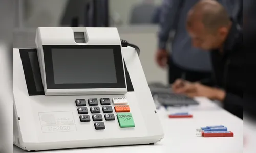 Candidatos só podem fazer propaganda na internet até hoje