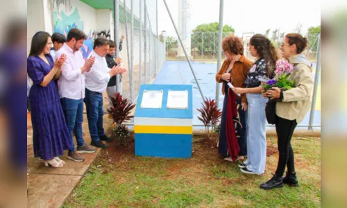 Arapongas inaugura quadra esportiva 