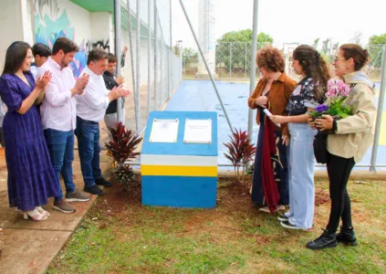 Autoridades e familiares do homenageado