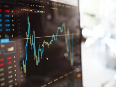 Queda das commodities e de NY impacta Ibovespa, a 124 mil pontos