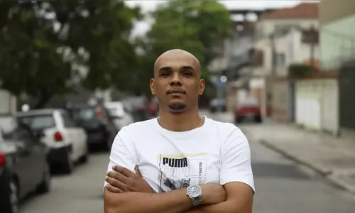 Jovens negros carregam traumas de reconhecimento fotográfico injusto