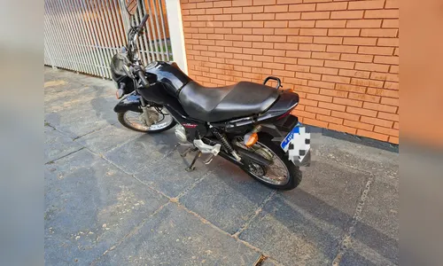 PM recupera moto furtada após denúncia anônima em Apucarana
