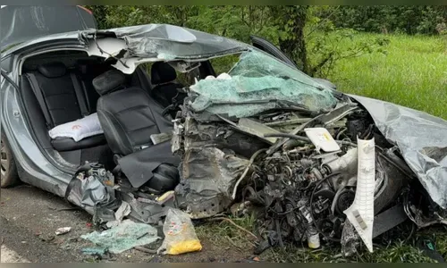 Mulher de 28 anos morre após carro bater em árvore na PR-182