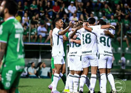 Com a vitória, o Goiás sobe para décimo na classificação com 45 pontos