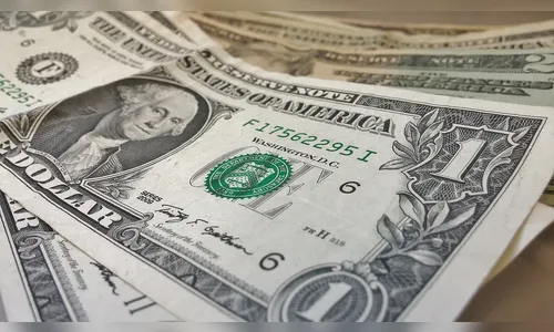 Dólar cai reagindo à China e dado dos EUA