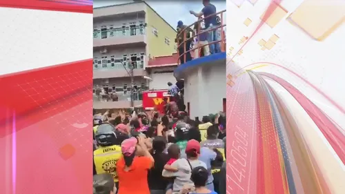 Dr. Raione foi filmado distribuindo dinheiro em praça pública