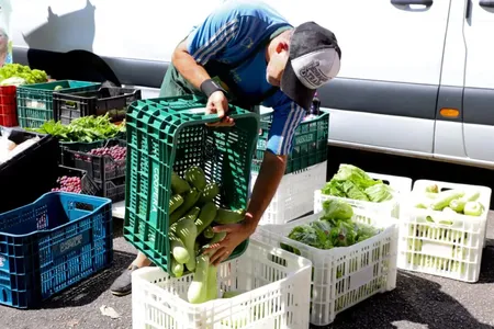 EAB faz entrega de hortifruti do compra direta ao asilo são vicente de paulo.